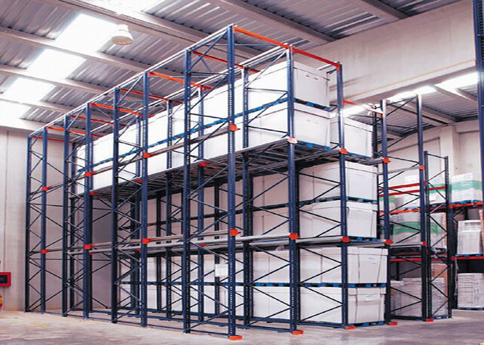 Động cơ hai lối vào trong các đơn vị kệ công nghiệp để lưu trữ pallet mật độ cao