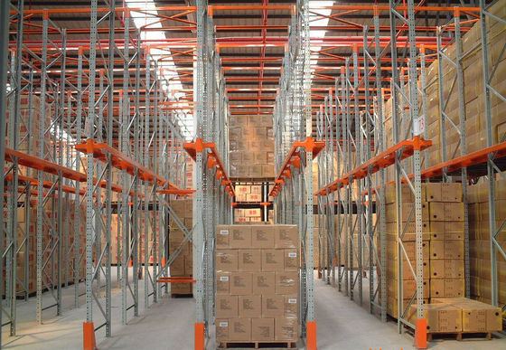 Lái xe trong thép công nghiệp kho hàng giá đỡ với bột lớp phủ sơn kết thúc