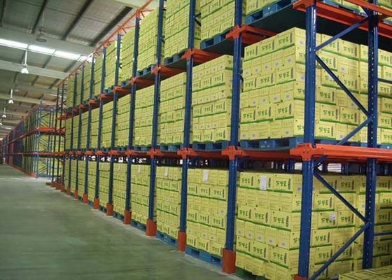 Trung tâm Logistics Công nghiệp thép trong hệ thống giá đỡ pallet cho nhà kho