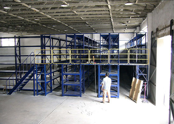 Lớp phủ bột sàn thép công nghiệp Mezzanine với lối đi cho kho
