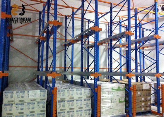 Các hệ thống kệ công nghiệp đồ uống Bụi bột lớp phủ lối đi hẹp Cửa hàng kệ